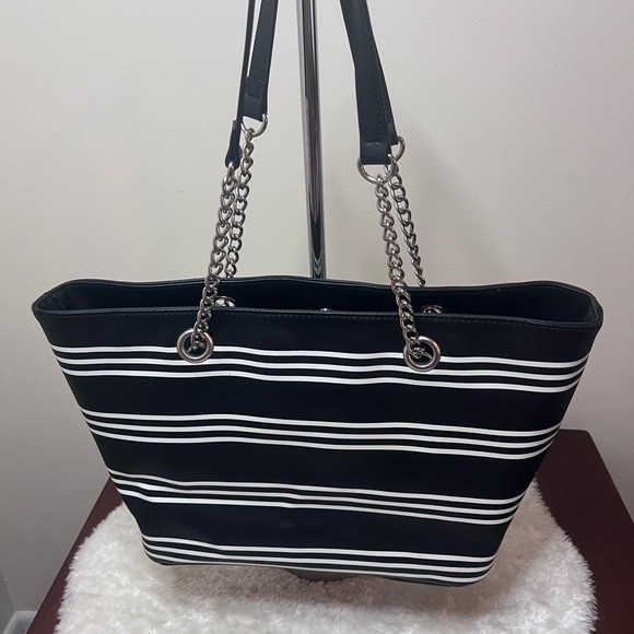 Kenneth Cole Reaction Tote - Picture 5 of 10